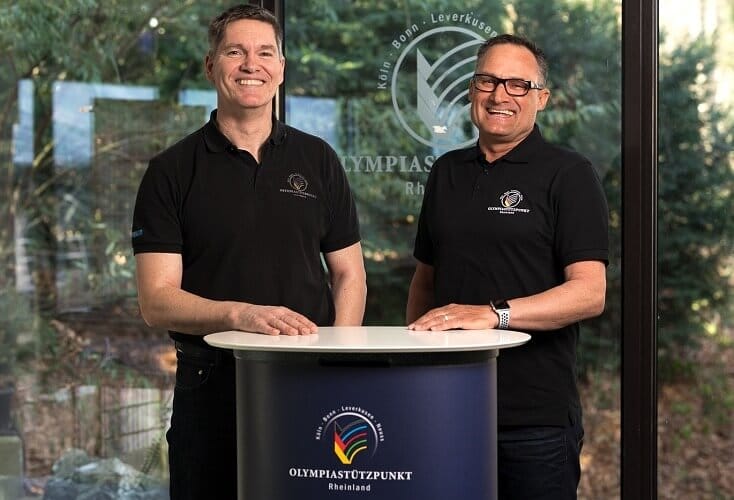 OSP-Leiter Michael Scharf begrüßt mit Wolfgang Oschwald den neuen OSP-Trainer Radsport