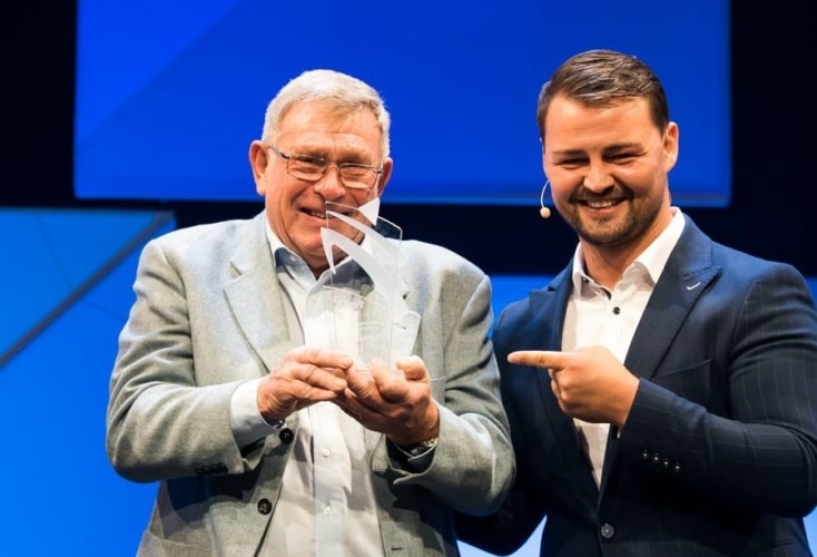 Trainer des Jahres Karl-Heinz Düe mit Heinrich Popow (TSV Bayer 04 Leverkusen)  (Bild: Andrea Bowinkelmann)