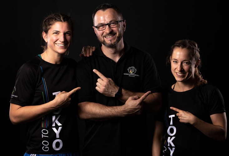 Coach Lukas Wilaschek mit seinen Schützlingen Nadine Apetz (links) und Uschi Gottlob (Bild: OSP NRW/Rheinland, Peter Eilers)