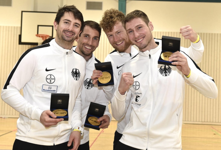 Große Freude bei Matyas Szabo, Björn Hübner-Fehrer, Richard Hübers und Max Hartung (von links) über die Olympia-Qualifikation (Bild: @ Deutscher Fechter-Bund)
