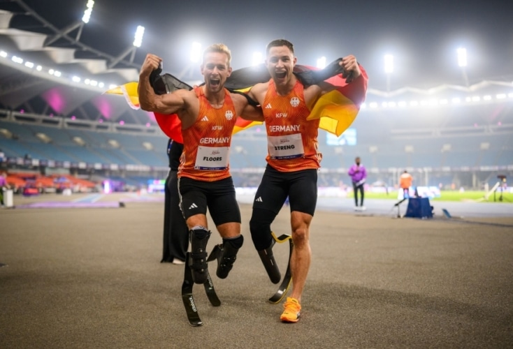 Gold für Felix Streng und Silber für Johannes Floors über die 100-Meter (Bild: Tom Weller / DBS)